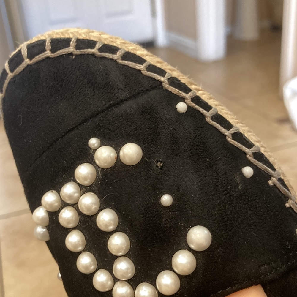 Preowned. EU 39. Black suede w/pearl C’s Authentic. - Picture 13 of 15